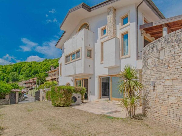casa indipendente in vendita a Cerisano