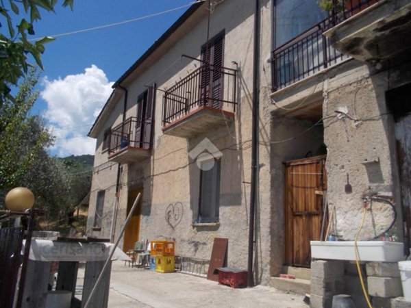 casa indipendente in vendita a Cerisano
