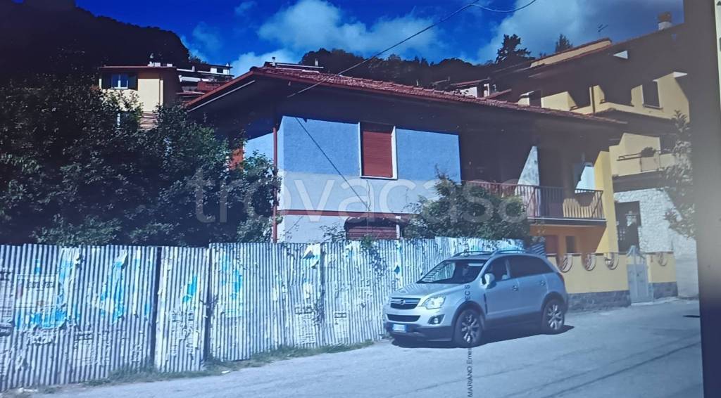 casa indipendente in vendita a Cerisano