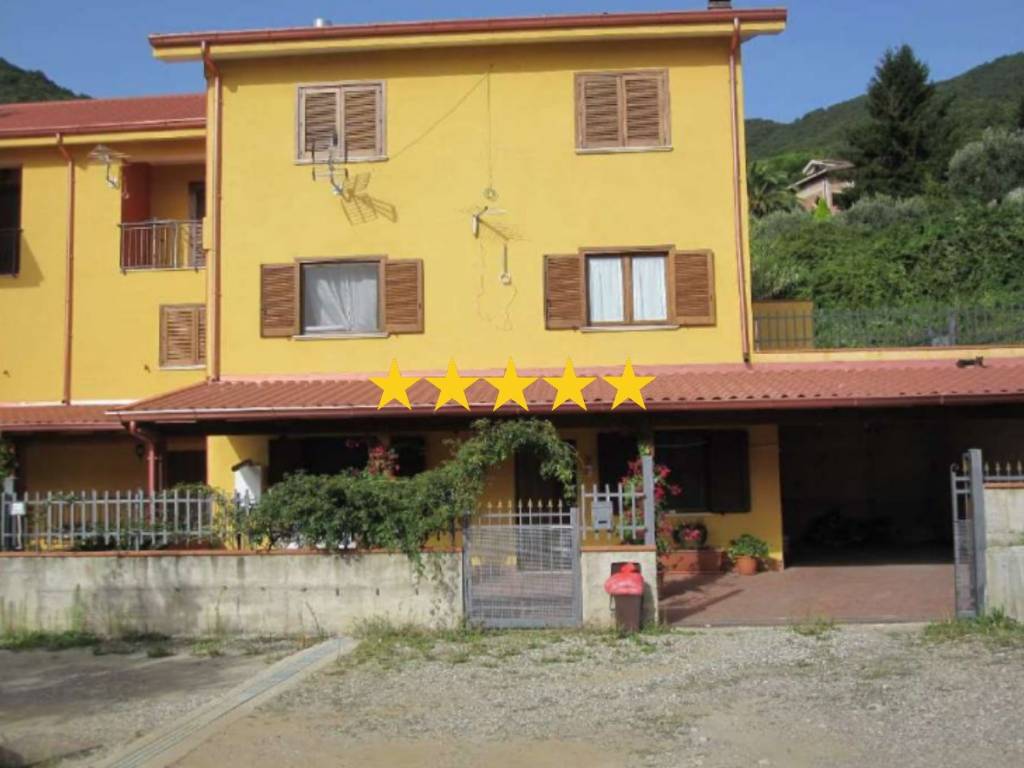 appartamento in vendita a Cerisano in zona Valli