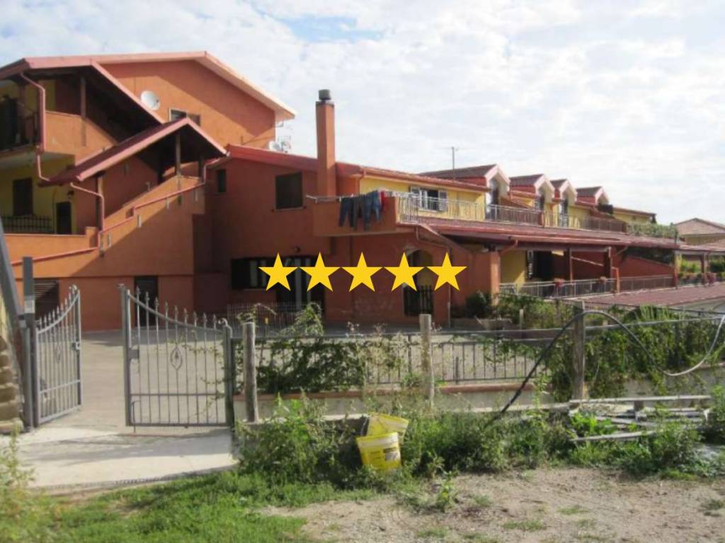 appartamento in vendita a Cerisano in zona Valli