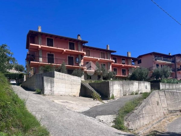 casa indipendente in vendita a Cerisano