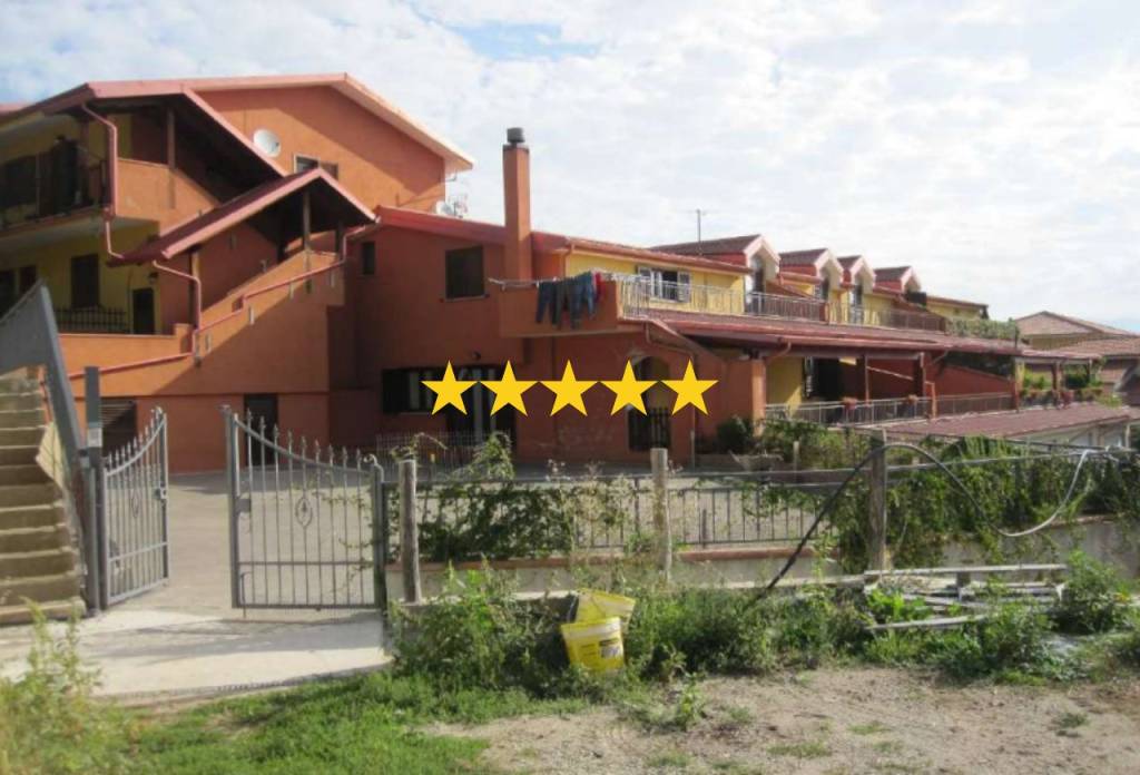 appartamento in vendita a Cerisano in zona Valli