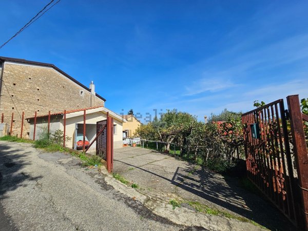 quadrivano in vendita a Cerisano