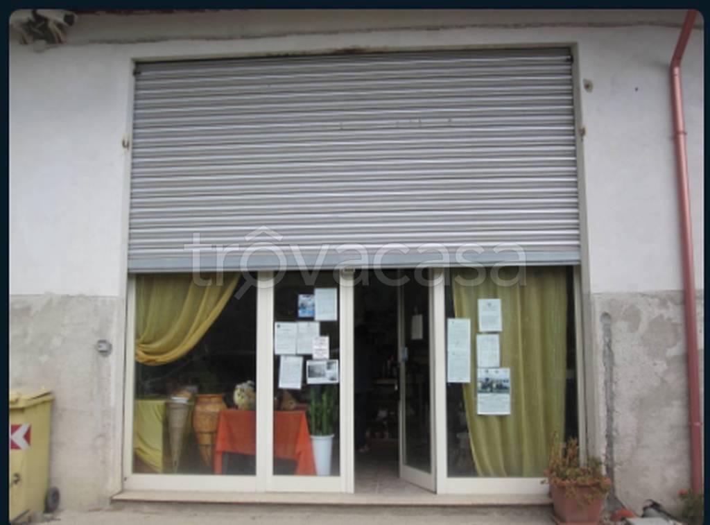 negozio in vendita a Cerisano in zona Valli