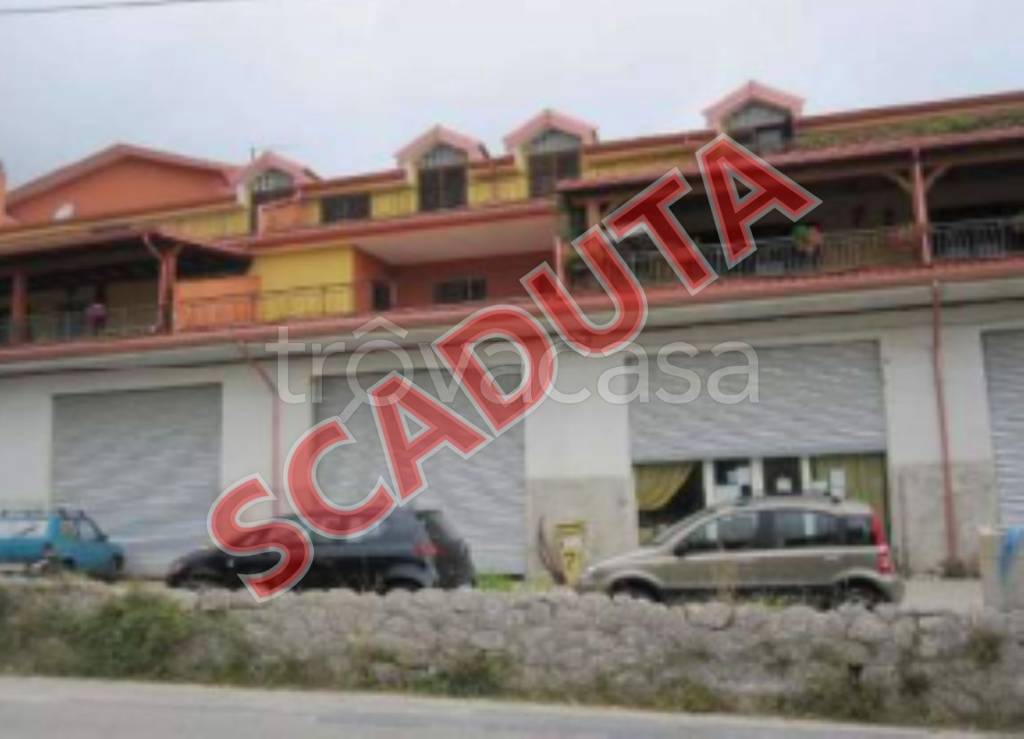 negozio in vendita a Cerisano in zona Valli