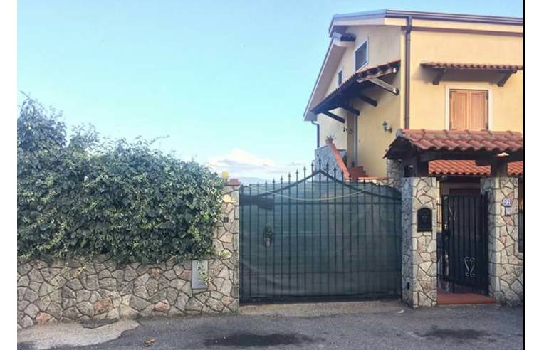 casa indipendente in vendita a Cerisano