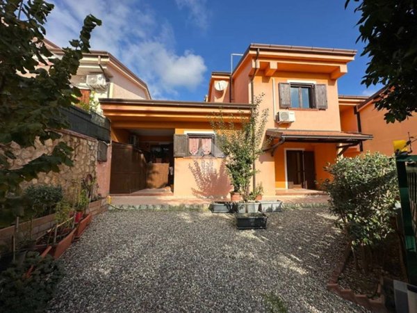 casa indipendente in vendita a Cerisano