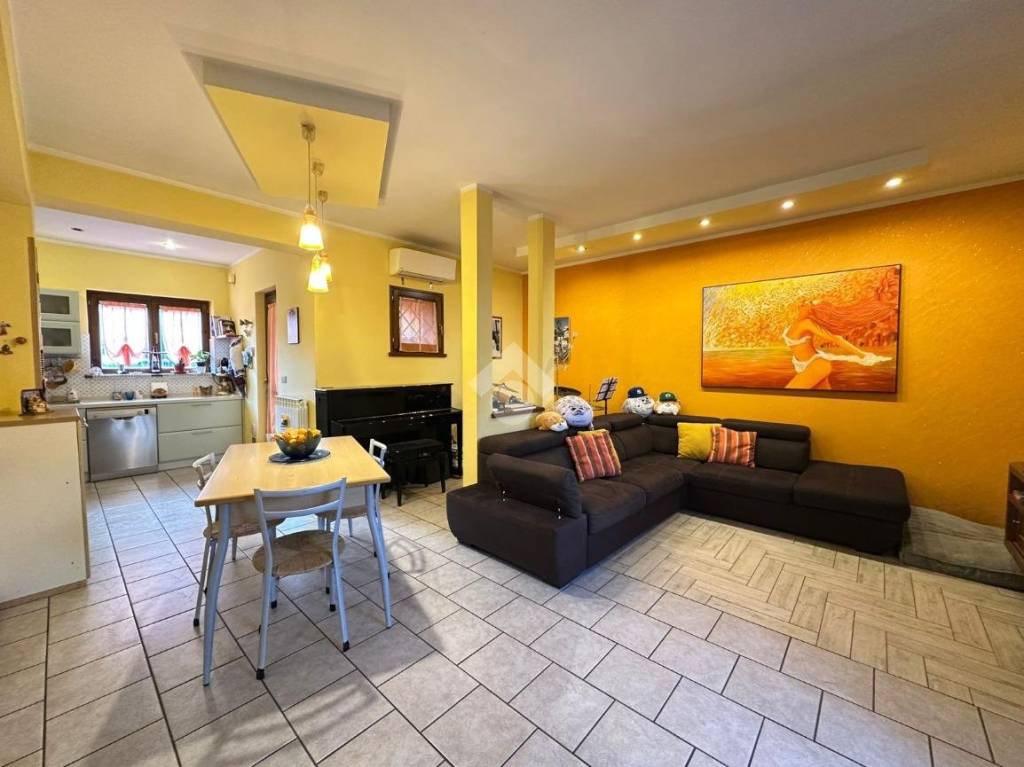 casa indipendente in vendita a Cerisano