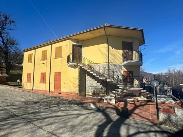 casa indipendente in vendita a Cerisano