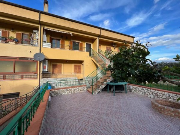 appartamento in vendita a Cerisano in zona Pianetto