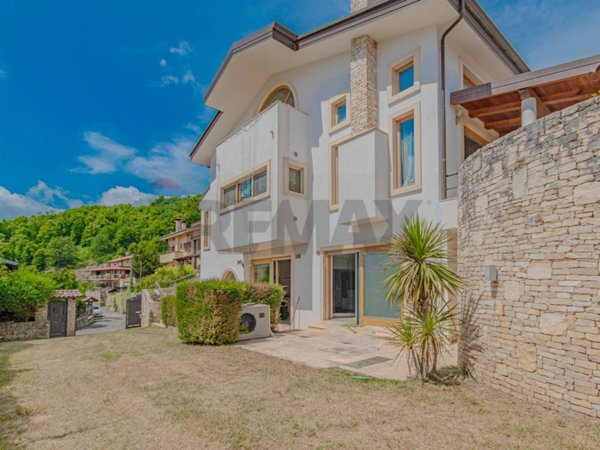 casa indipendente in vendita a Cerisano