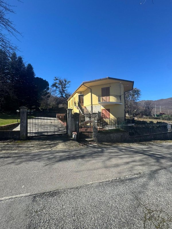 casa indipendente in vendita a Cerisano