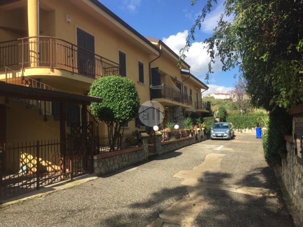 appartamento in vendita a Cerisano in zona Codicina