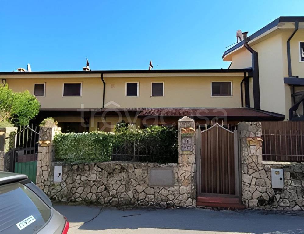 casa indipendente in vendita a Cerisano in zona Codicina
