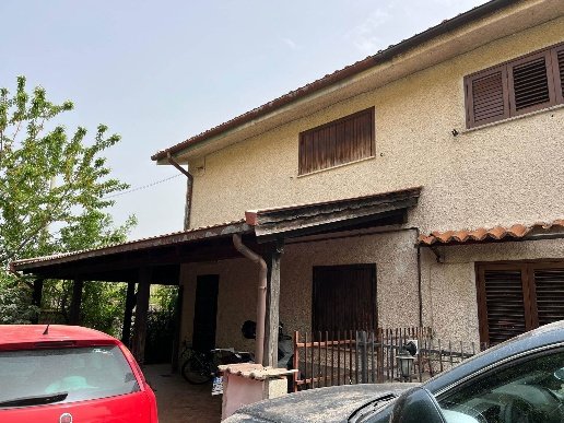 casa indipendente in vendita a Cerisano in zona Codicina