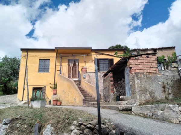 casa indipendente in vendita a Cerisano