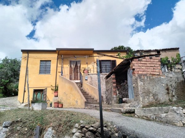 casa indipendente in vendita a Cerisano
