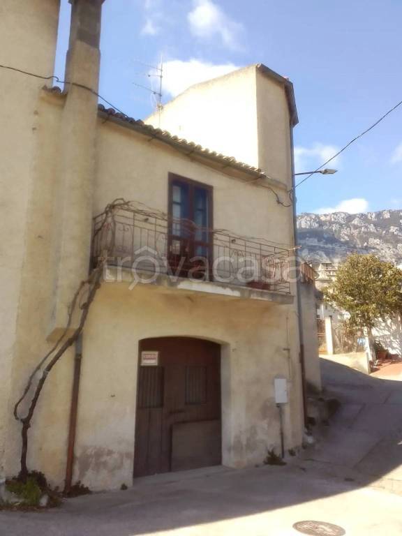 casa indipendente in vendita a Civita