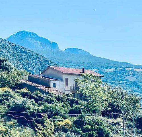 casa indipendente in vendita a Civita