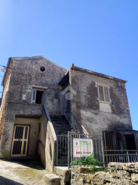 casa indipendente in vendita a Cleto
