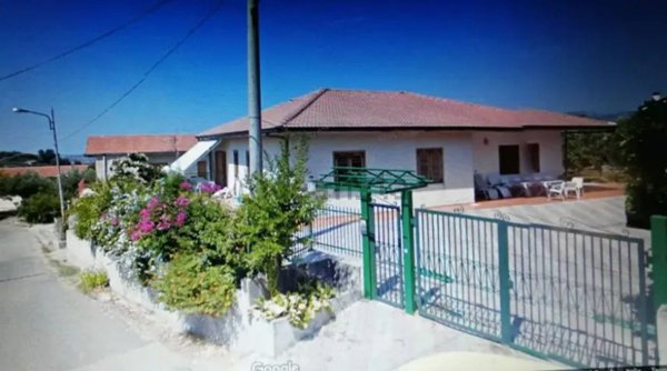 casa indipendente in vendita a Cleto