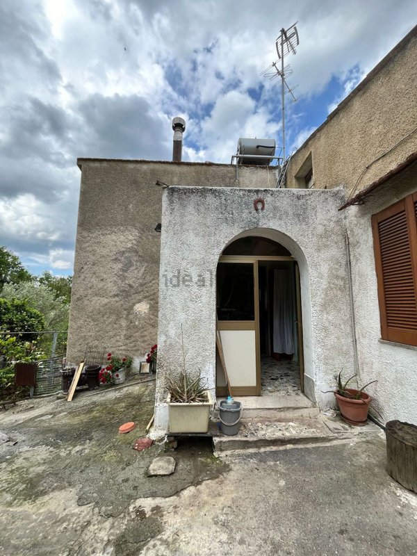 casa indipendente in vendita a Cleto