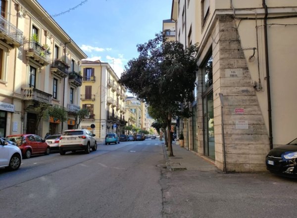 locale commerciale in vendita a Cosenza in zona Cosenza Vecchia