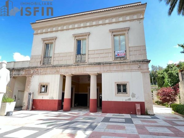 negozio in vendita a Cosenza in zona Cosenza Vecchia
