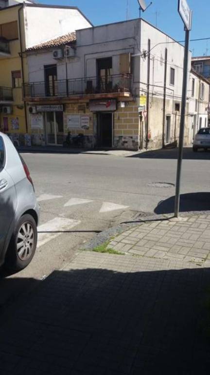 negozio in vendita a Cosenza in zona Via Popilia