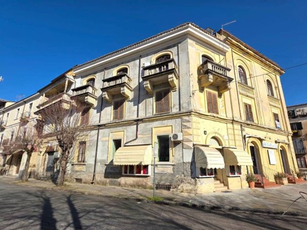 negozio in vendita a Cosenza in zona Cosenza Vecchia