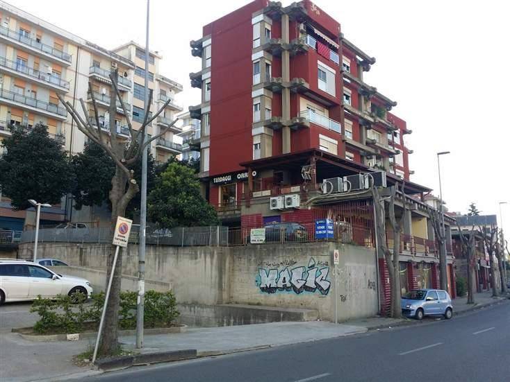 negozio in vendita a Cosenza in zona Stadio