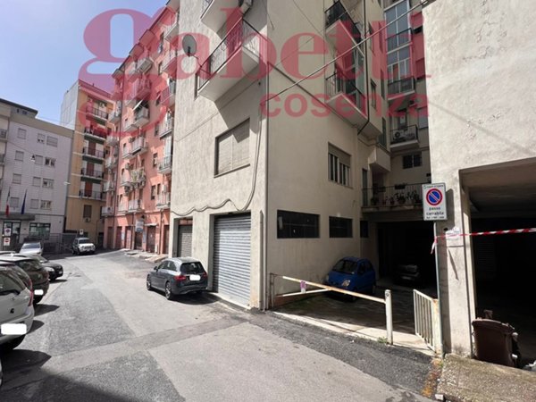 locale di sgombero in vendita a Cosenza