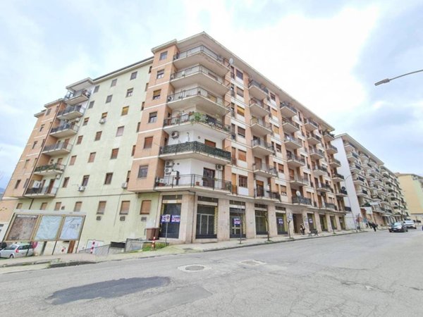 negozio in vendita a Cosenza