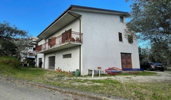 casa indipendente in vendita a Cosenza