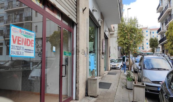 locale commerciale in vendita a Cosenza