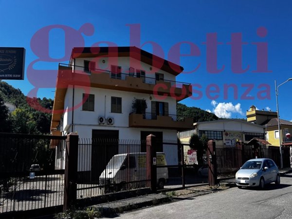 locale di sgombero in vendita a Cosenza