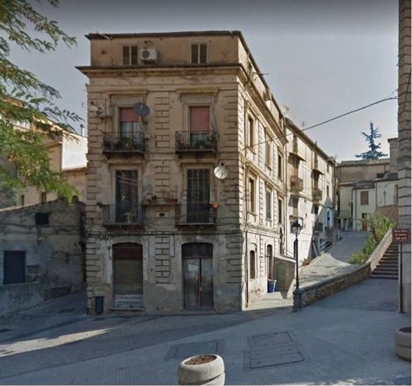 locale di sgombero in vendita a Cosenza