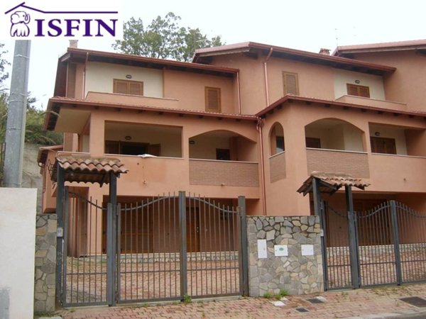 casa indipendente in vendita a Cosenza in zona Stadio