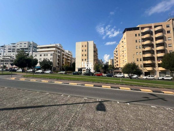 locale commerciale in vendita a Cosenza in zona Cosenza Vecchia