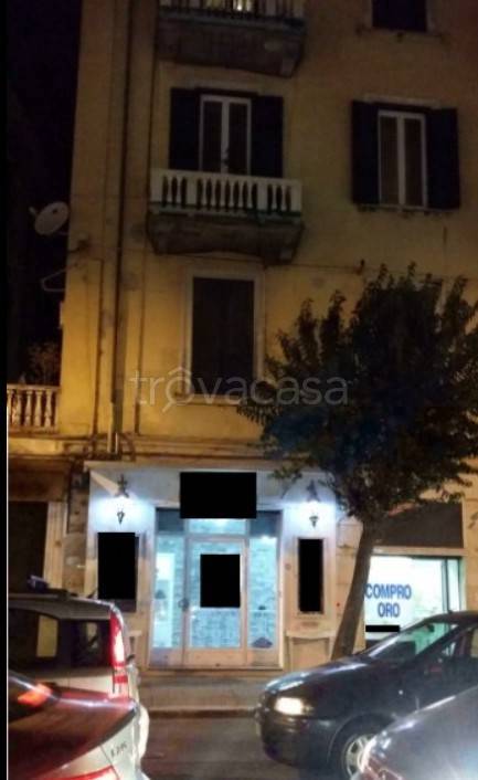 negozio in vendita a Cosenza in zona Cosenza Vecchia