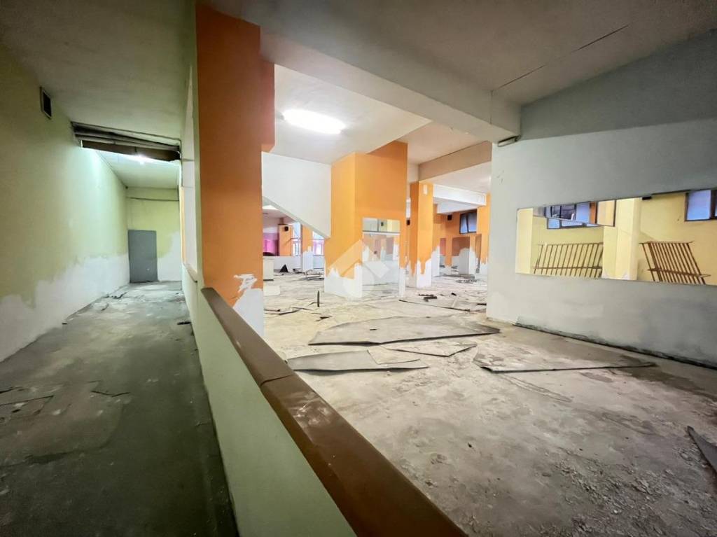 negozio in vendita a Cosenza in zona Panebianco