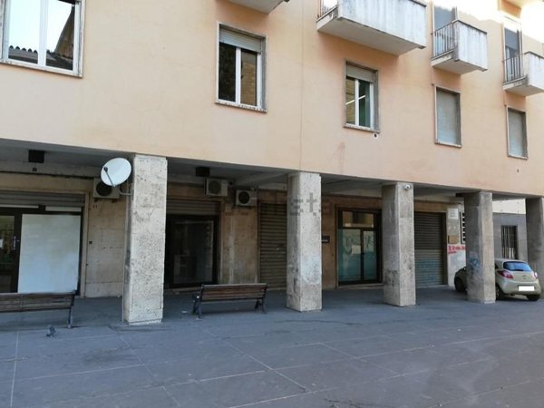 locale commerciale in vendita a Cosenza