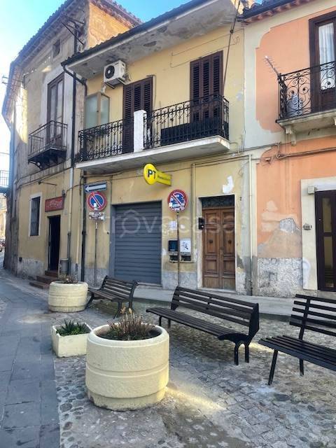 negozio in vendita a Cosenza in zona Cosenza Vecchia