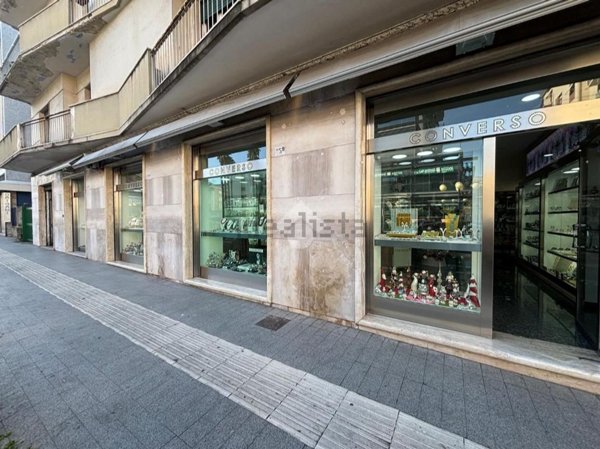 locale commerciale in vendita a Cosenza