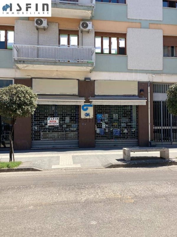 locale di sgombero in vendita a Cosenza