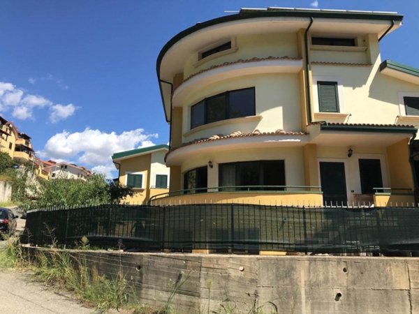 casa indipendente in vendita a Cosenza
