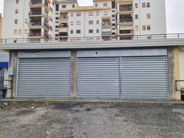 locale commerciale in vendita a Cosenza
