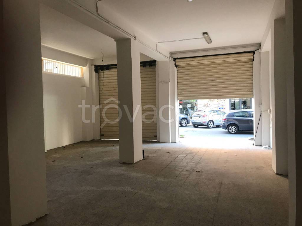 negozio in vendita a Cosenza