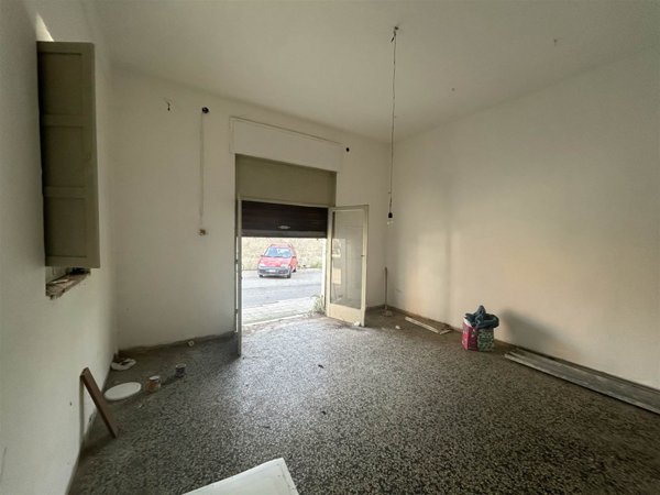 negozio in vendita a Cosenza in zona Via Popilia